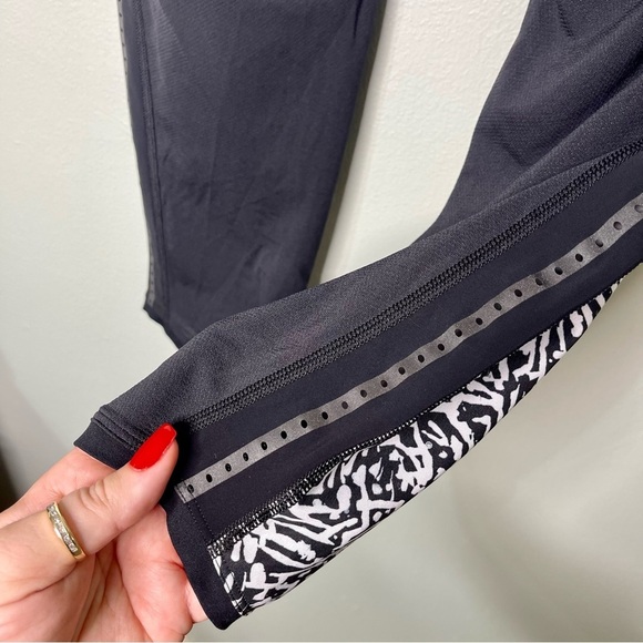 Lululemon Pace Pusher High Rise Crop Leggings Black Animal Print Reflective 8 - Picture 7 of 12